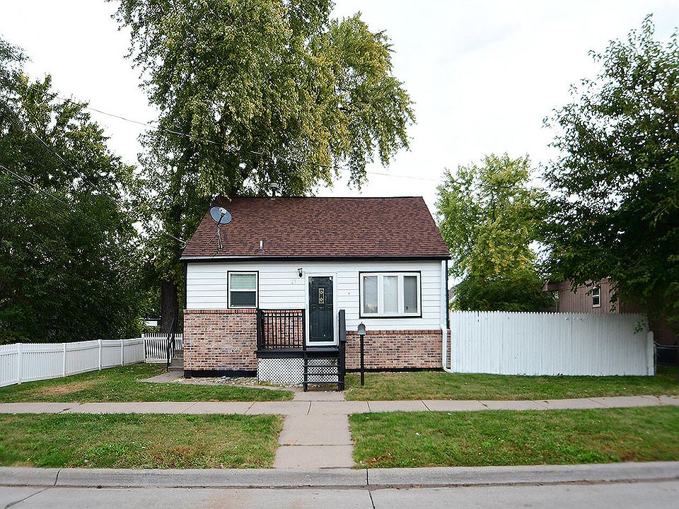 1st image of 2306 6th Ave
