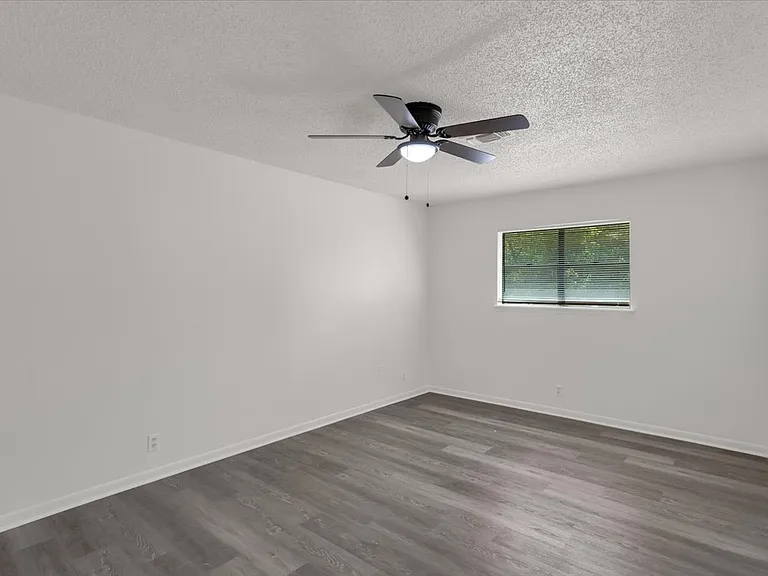 1312 N Travis St — Photo 16