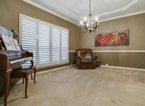 4th image of 909 Greenfield Ct