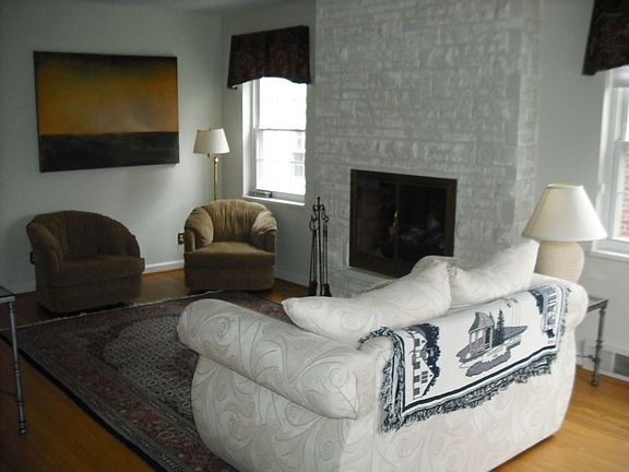 3rd image of 424 Greenmount Blvd