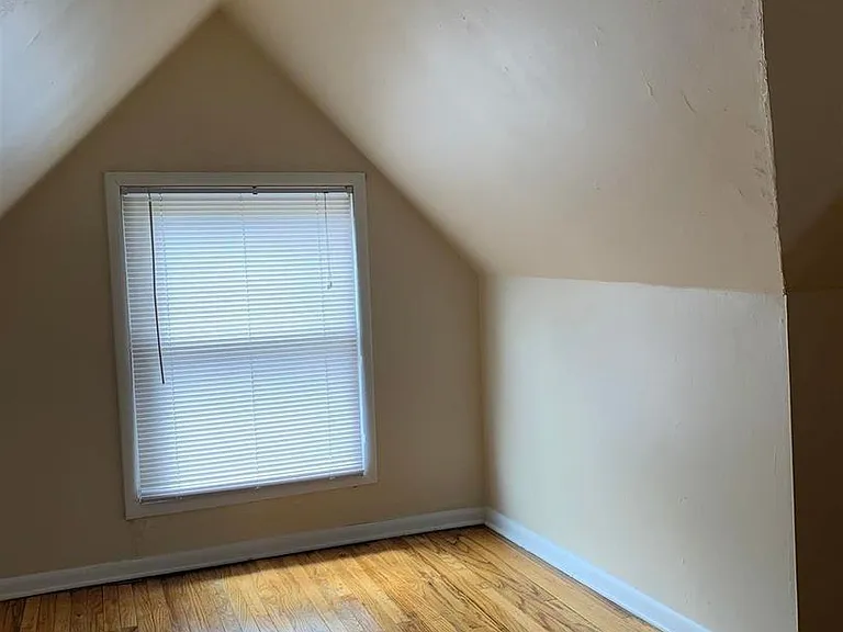 423 S Fess Ave — Photo 9