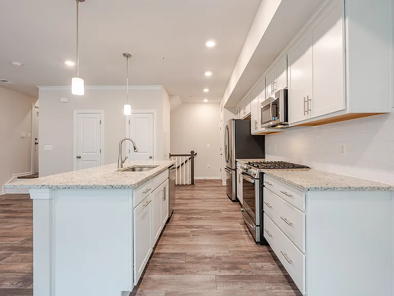 2401 Stella Pl — Photo 7