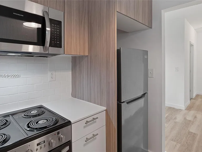 1561 Jefferson Ave #6 — Photo 8
