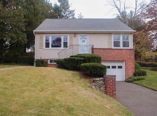 7 Dartmouth Ln, Danbury, CT 06810