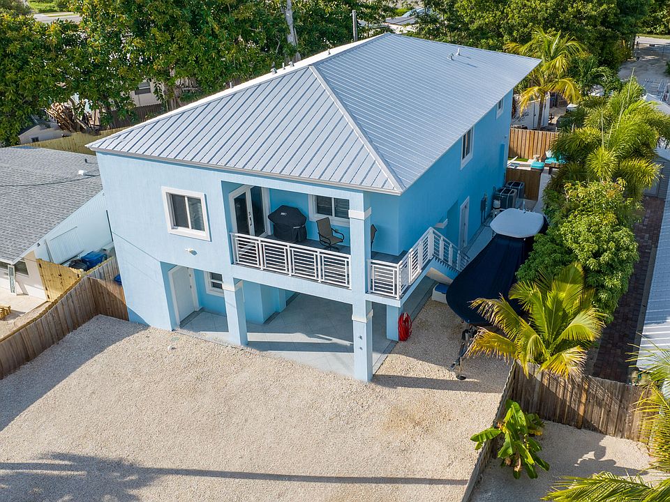 1st image of 4 SE Marlin Ave