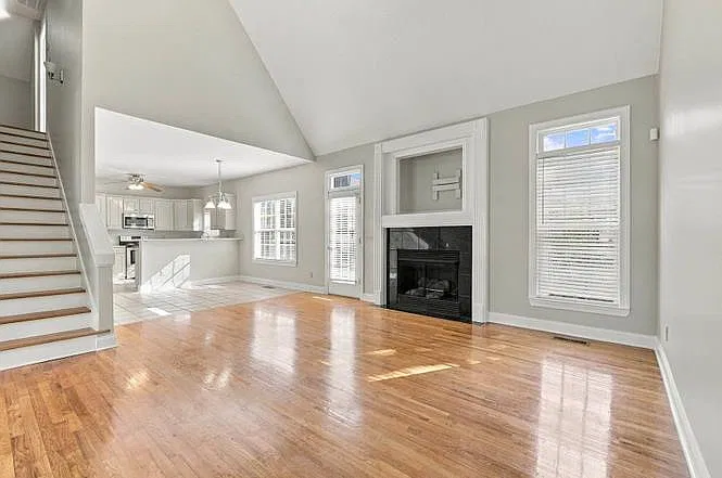4 bed, 2.5 bath, 2150 sqft, $2,595 — Photo 3