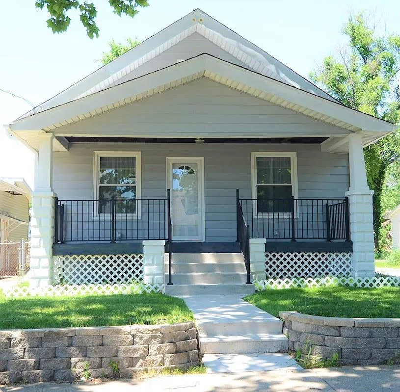 2411 N Maryland St photo 1