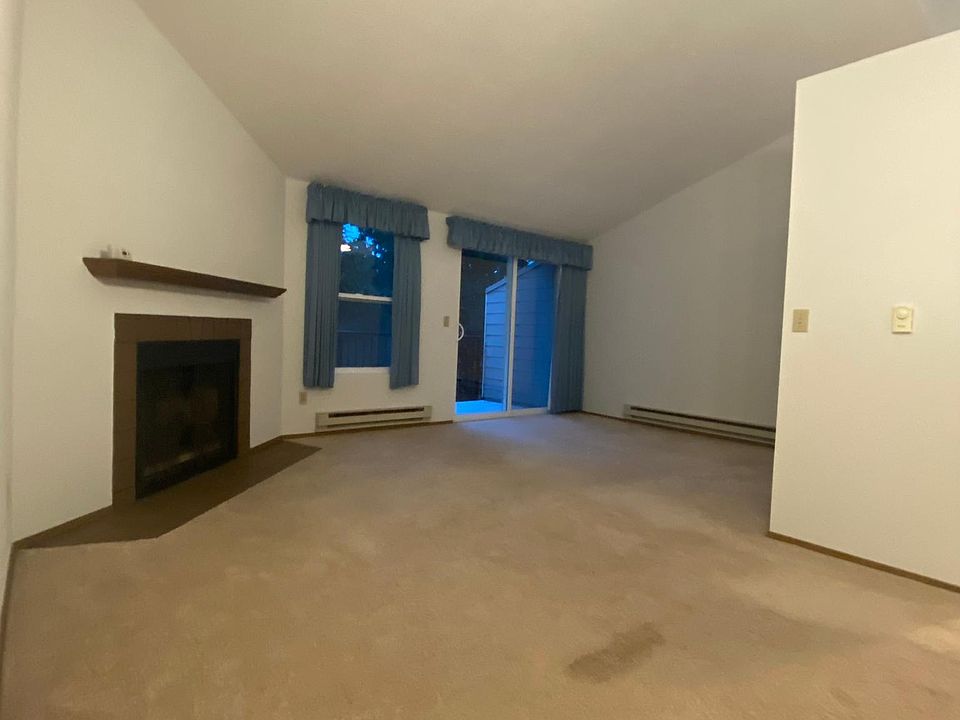 1st image of 19857 25th Ave NE APT 302