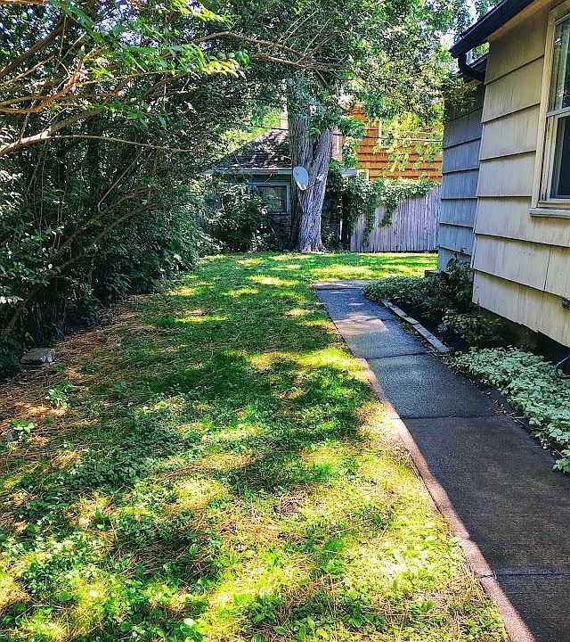 Side yard leading to private backyard