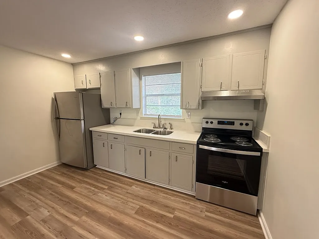 Building Photo - 106 Thomas Cir #4