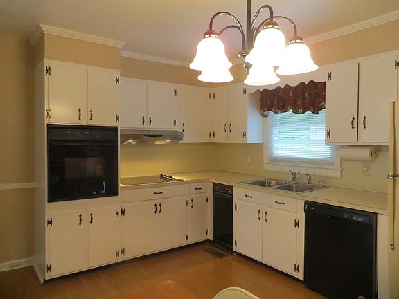 5th image of 136 N Woodberry Ave