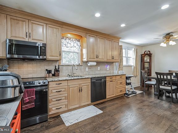 5th image of 518 Forest Hills Ave