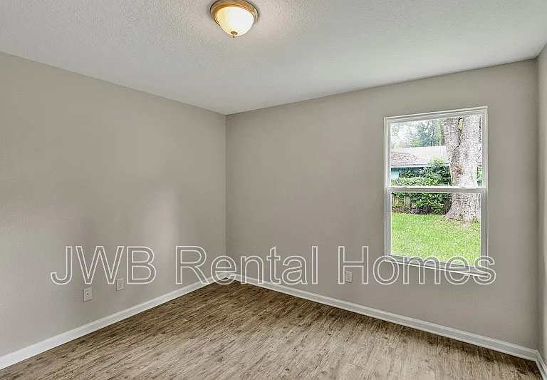 10351 Pinehurst Dr — Photo 9
