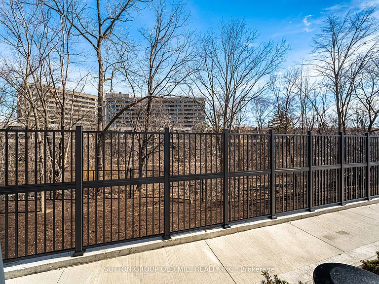 204 Burnhamthorpe Rd E #104 — Photo 39
