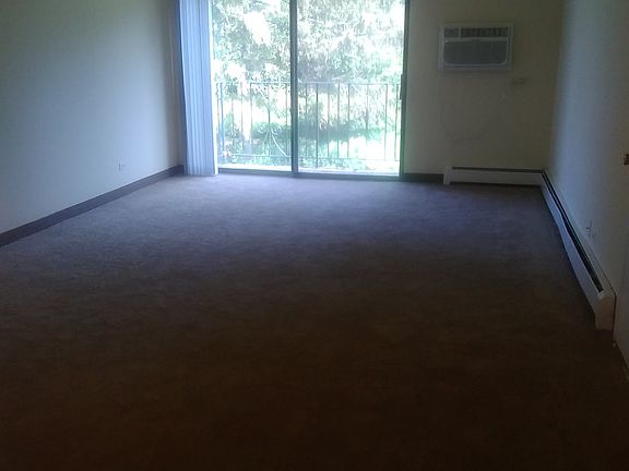 2nd image of 840 Westmoreland Dr APT 16