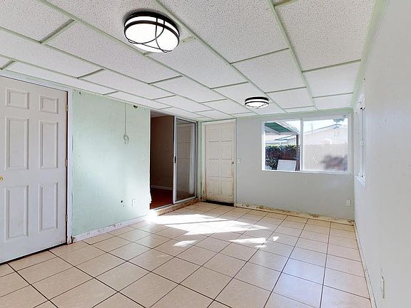 5th image of 671 Bronte Ave