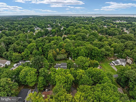 5th image of 812 Petinot Pl
