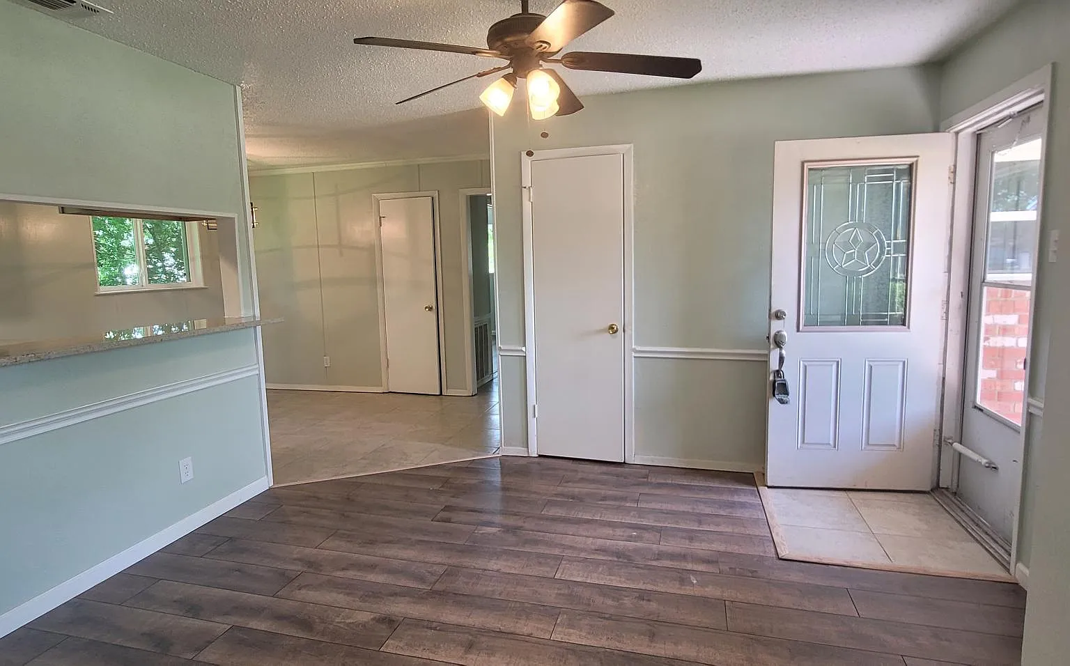 3 bed, 1.5 bath, 1300 sqft, $1,975 — Photo 3