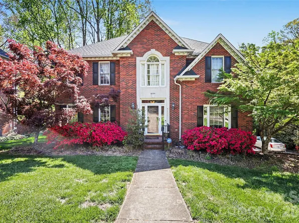 5005 Mayberry Ln, Winston Salem, NC 27106