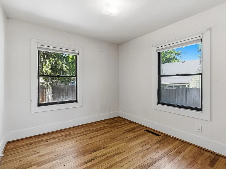 2034 S Broxon St — Photo 19
