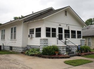 208 S 14th St, Independence, KS 67301