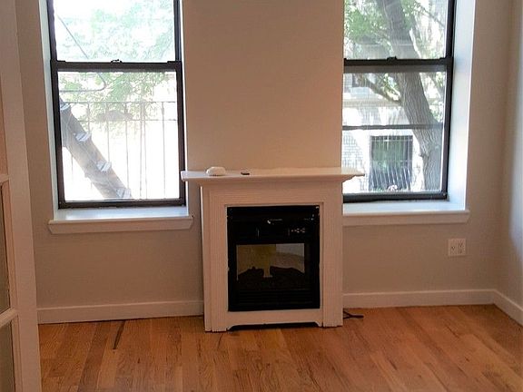 4th image of 246 Pacific St #39