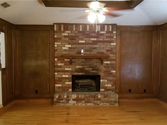 2nd image of 2318 Glen Forest Ln