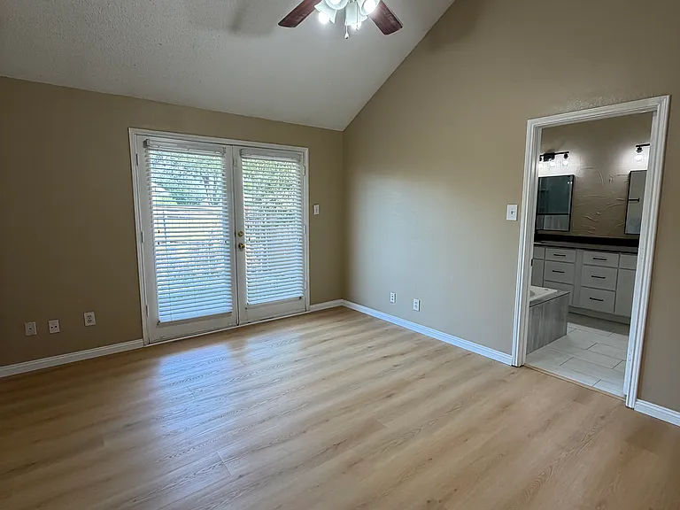 705 Cimarron Trl — Photo 10