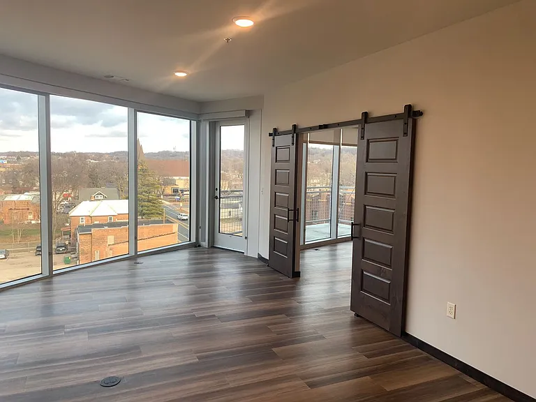 201 N Riverfront Dr — Photo 3