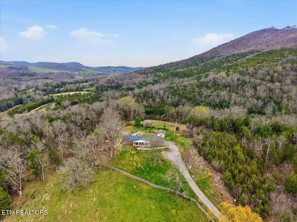 365 Young Ln, Tazewell, TN 37879