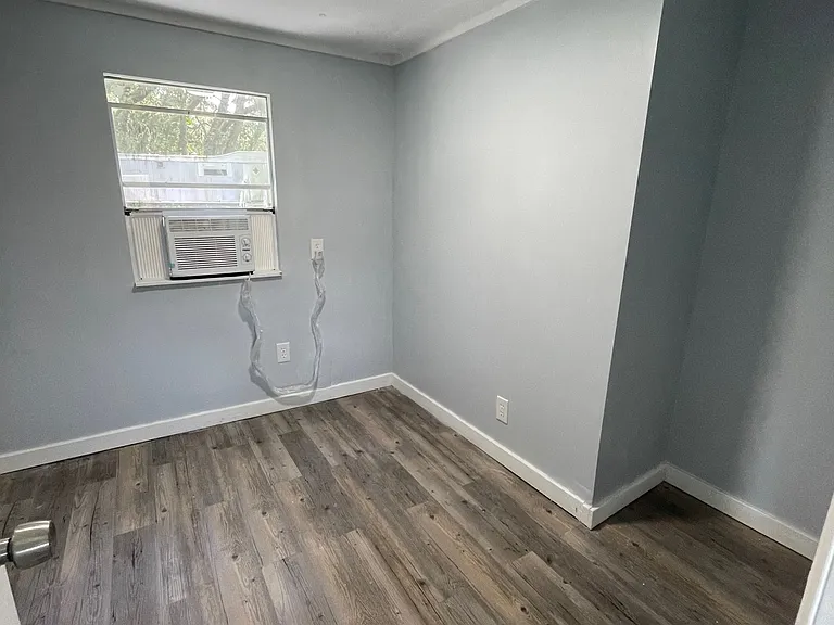 3313 Johnson Ave E — Photo 4