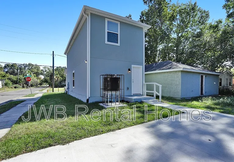 1924 McMillan St — Photo 11