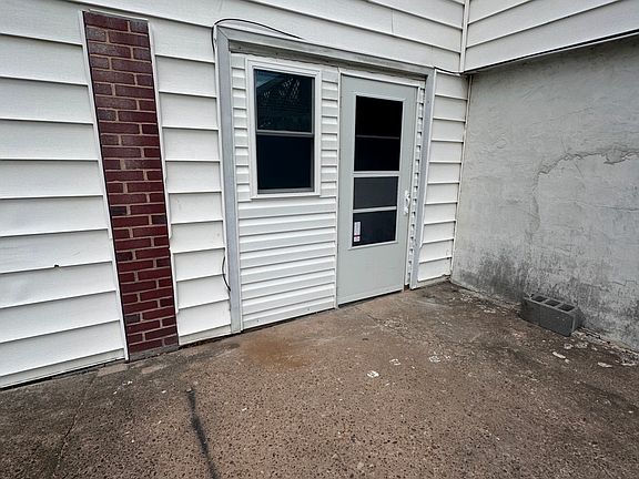 3rd image of 189 E Main St #5