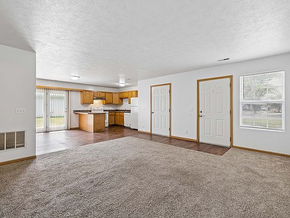 3rd image of 600-602 Lamont Dr #600