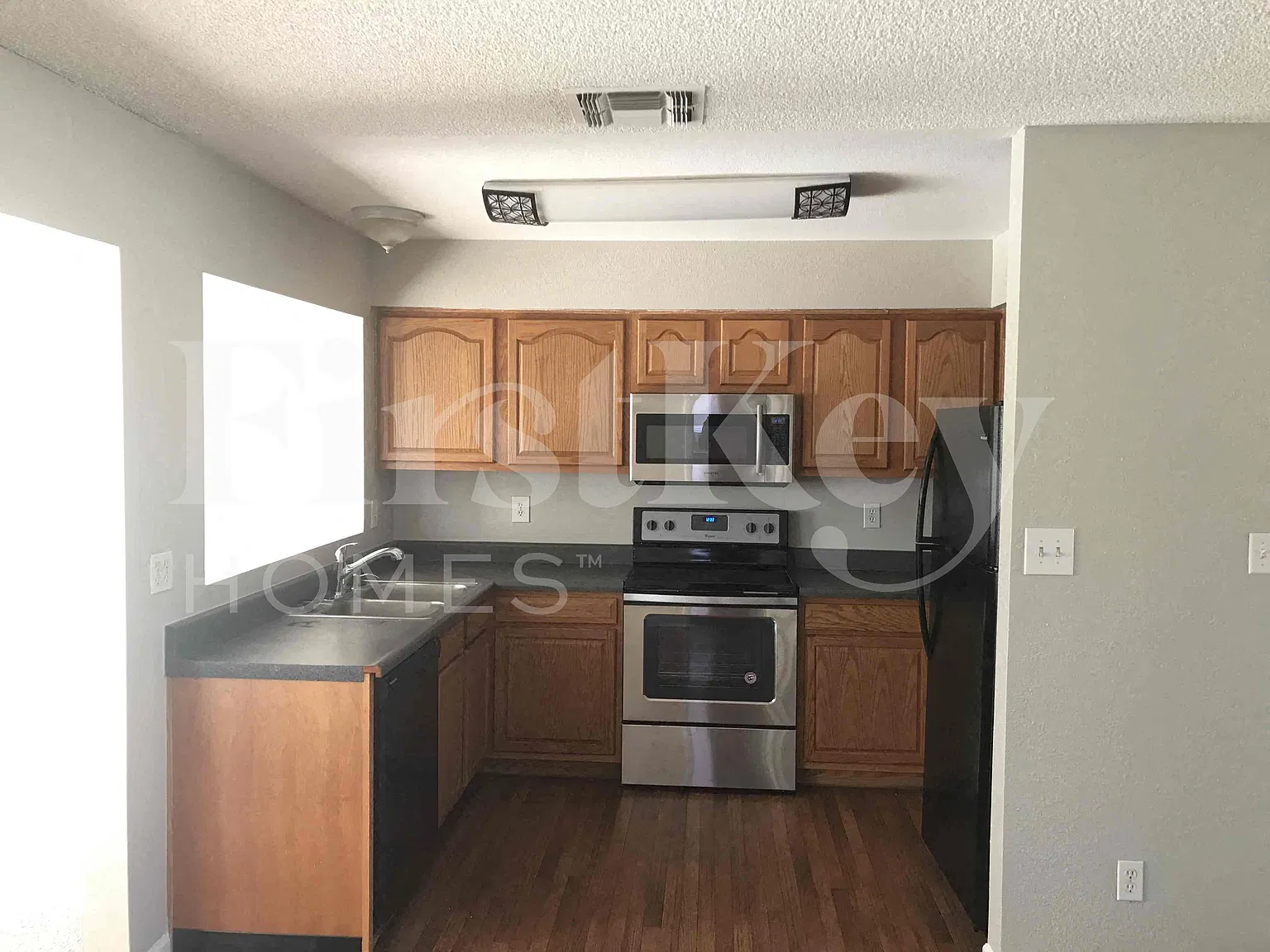 4 bed, 2.0 bath, 1436 sqft, $2,410 — Photo 4