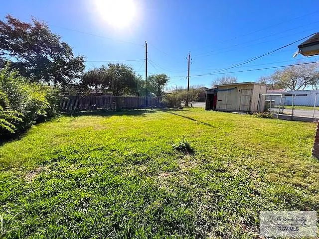 3 bed, 2.0 bath, 1456 sqft, $1,350 — Photo 2