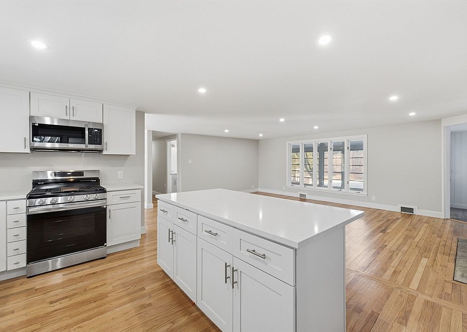 1st image of 76 Beaverbrook Rd