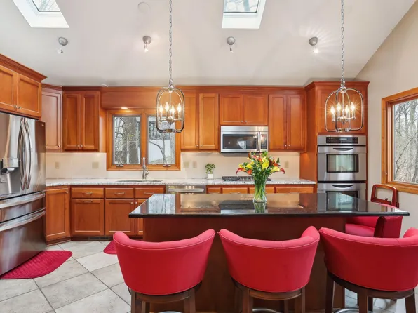 15813 White Pine Dr, Wayzata, MN 55391