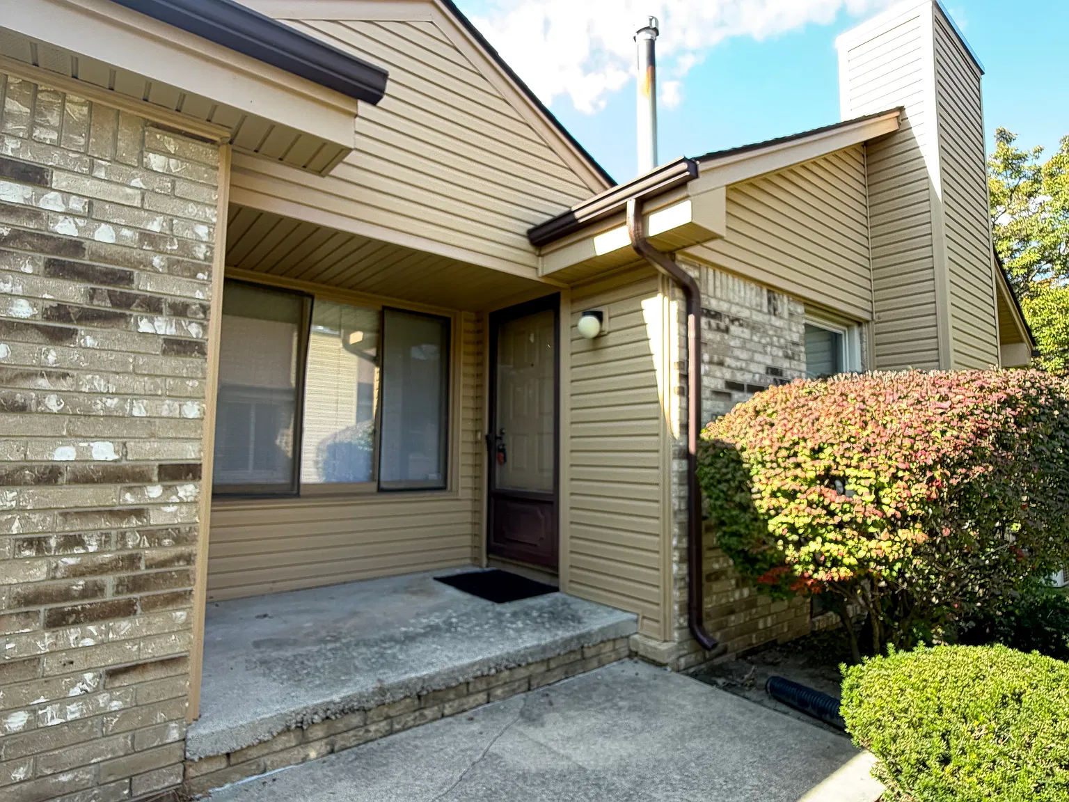 2 bed, 1094 sqft, $2,200 — Photo 2