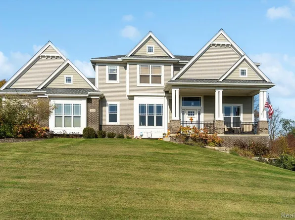 7423 Denali Dr, White Lake, MI 48383