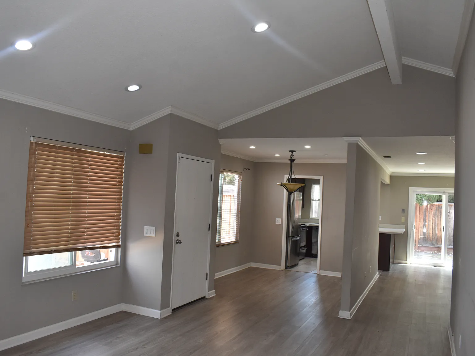 3 bed, 1372 sqft, $4,200 — Photo 2