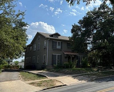 2nd image of 224 E Mulberry Ave APT 2