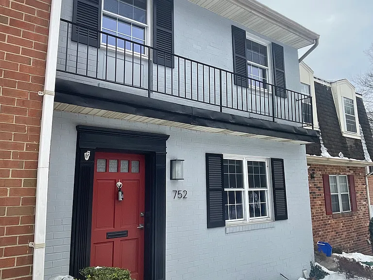 752 College Pkwy #7 — Photo 1
