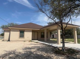 704 E 14th St, Del Rio, TX 78840