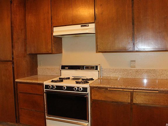 3rd image of 6541 Carriage Ln