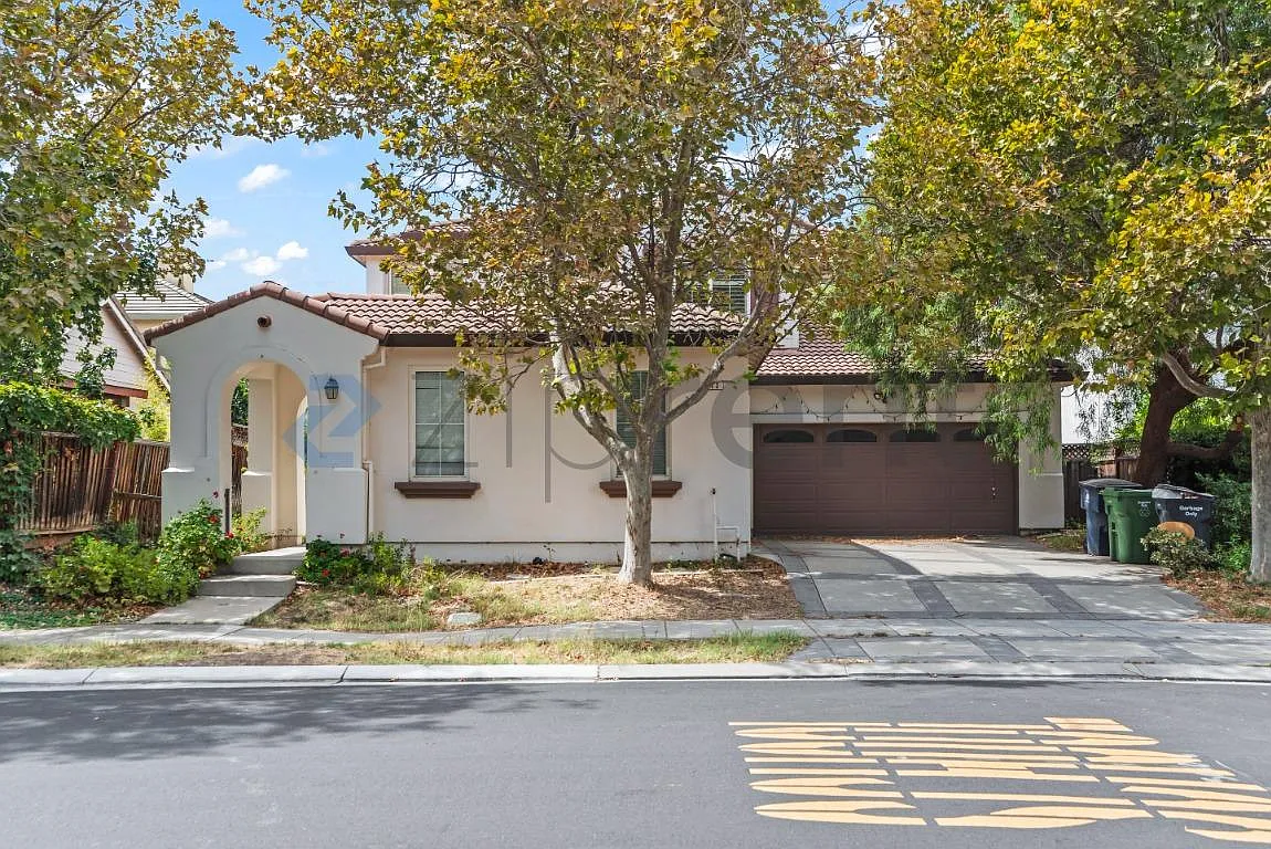 5 bed, 2840 sqft, $3,475 — Photo 1