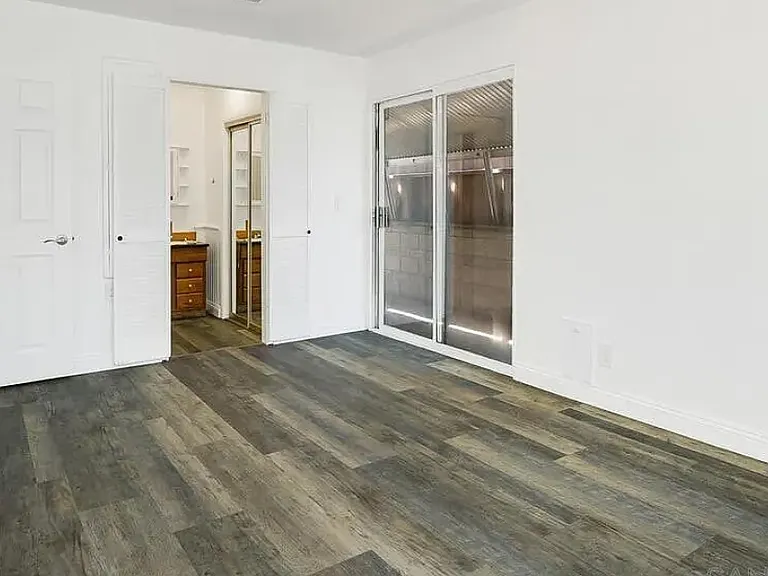 3555 Oak Glen Ln — Photo 2