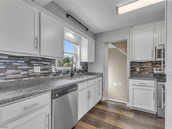 3rd image of 1227 Manor Ave SW
