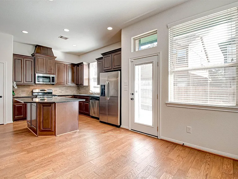 20 Cheswood Manor Ct — Photo 8