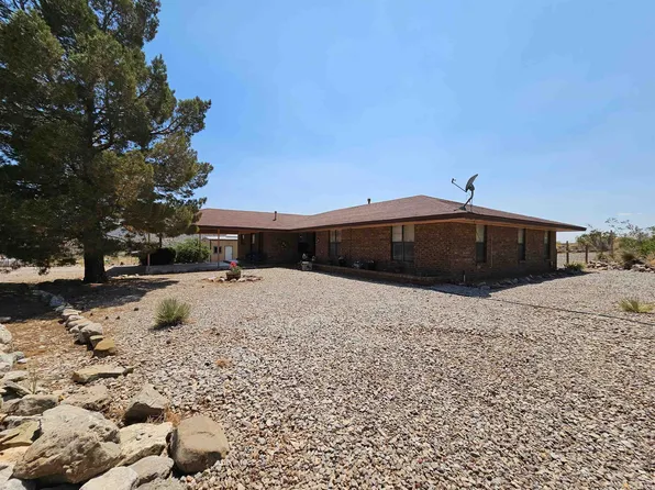 8 Zia Trl, La Luz, NM 88337